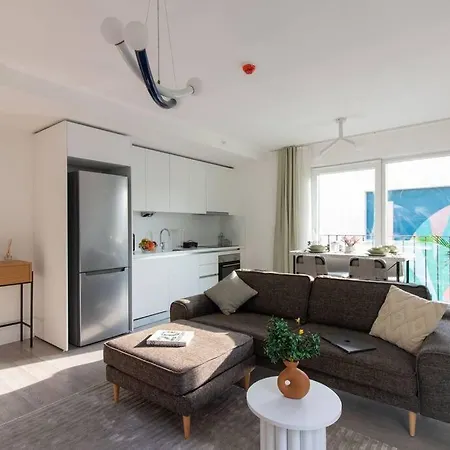 New 2br W Parking #31 *
